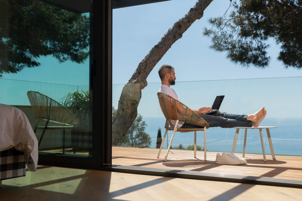 Huésped-terraza-vivienda-vacacional